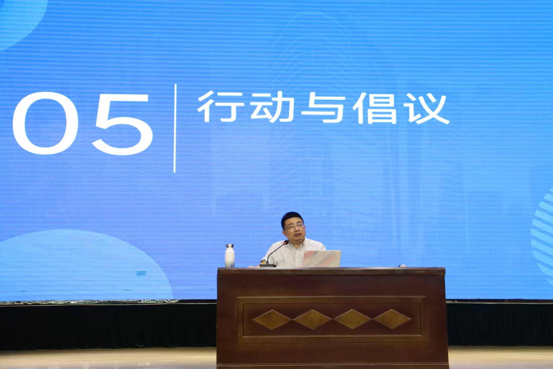 馆长刘军作用电安全主题讲座 馆长刘军作用电安全主题讲座